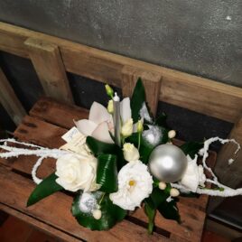 Centre de table festif blanc et argent